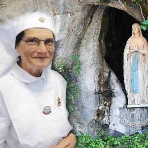 Danila Castelli hoje e voluntaria para ajudar os doentes em Lourdes