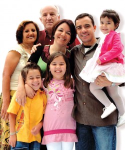 Das sociedades, a primeira e a mais natural de todas é a família
