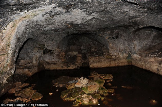A gruta onde teriam sido encontrados