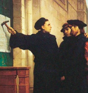 Primeiro ato de rebelião do heresiarca Lutero: na igreja do castelo de Wittenberg, ele afixa seu documento contra a Igreja e o Papado