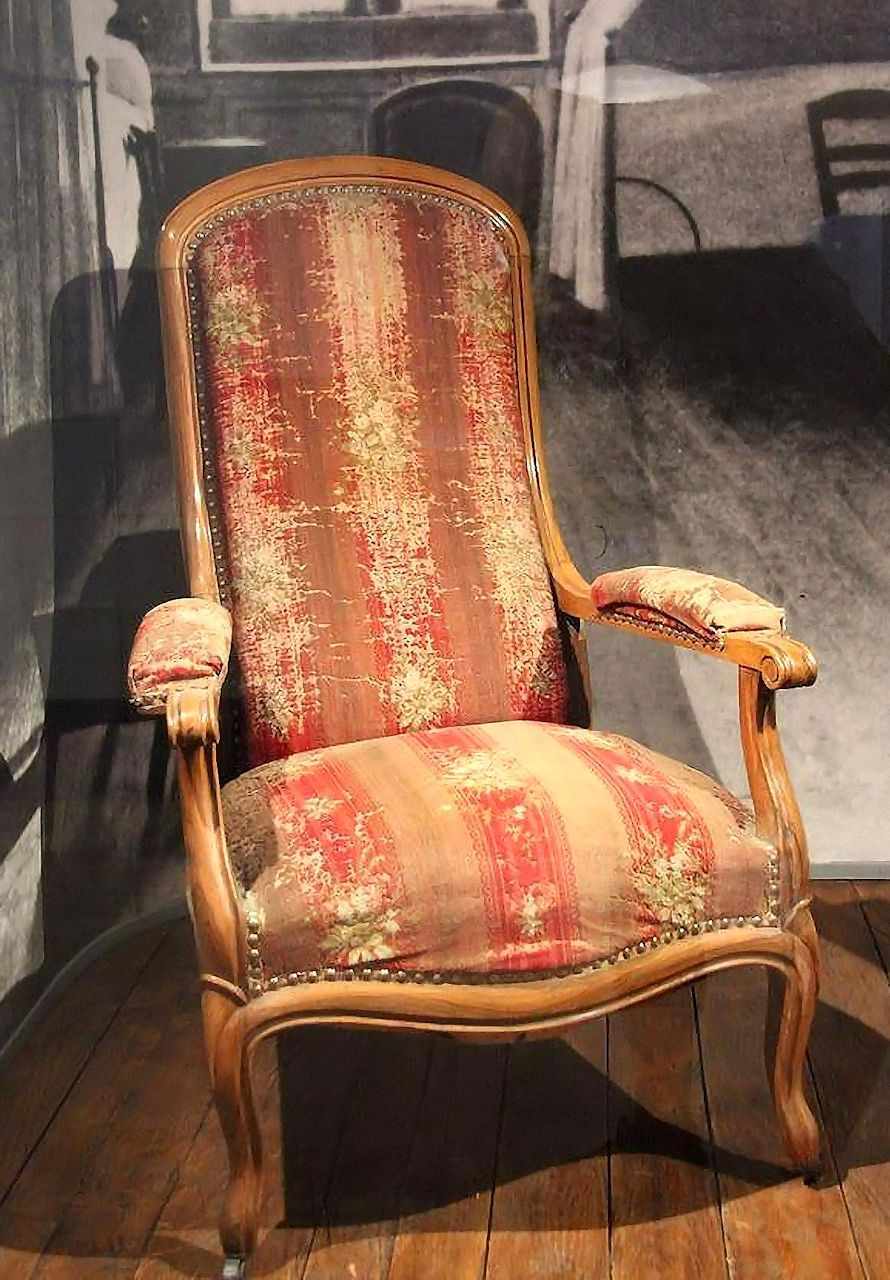 Santa Bernadette morreu sentada nesta poltrona, museu de Saintt-Gildard, Nevers